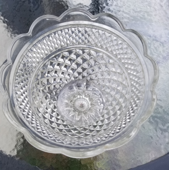 VINTAGE PINWHEEL CRYSTAL FOOTED FRUIT BOWL - Picture 3 of 4